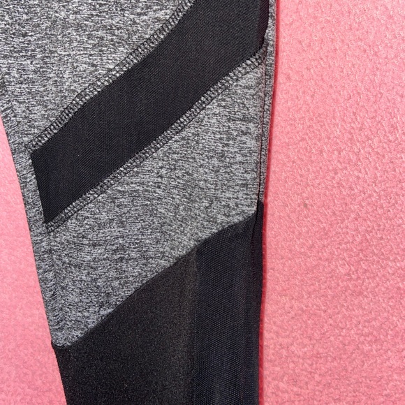 Salt and pepper with mesh leggings from Ardene - Picture 4 of 6